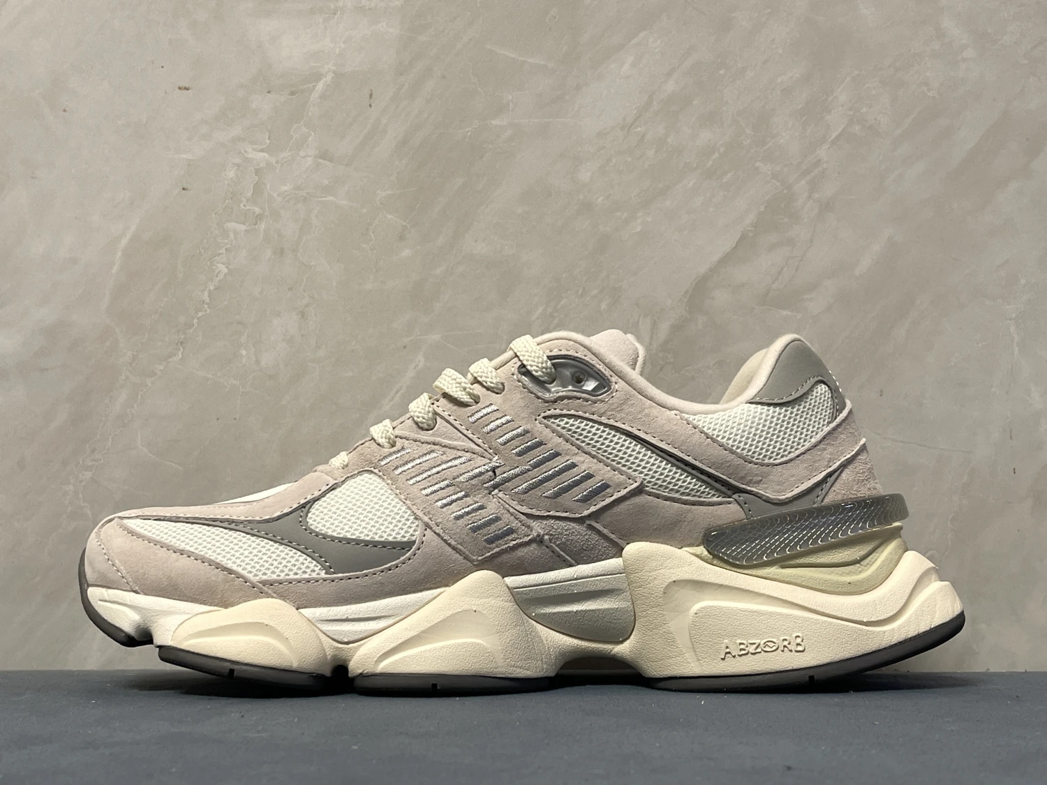 New Balance Cream & Grey Chunky Runner Sneakers – Premium Retro Streetwear Lifestyle Shoes