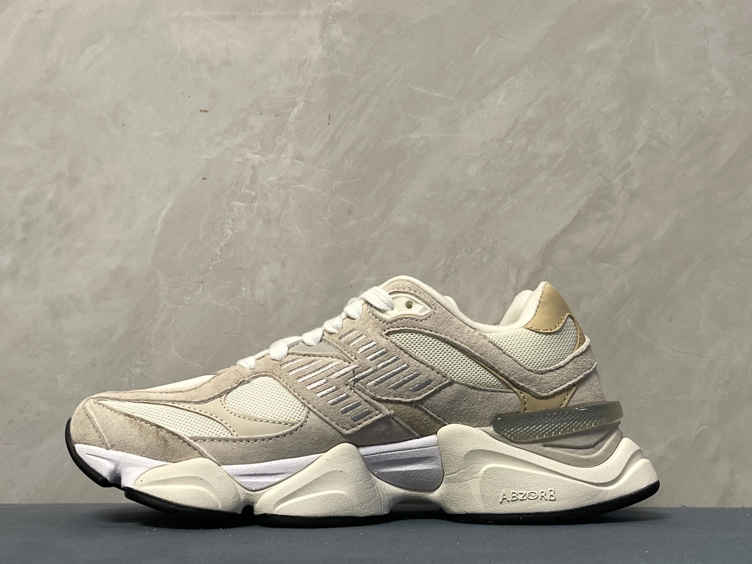 New Balance Cream Grey Retro Runner Sneakers – Premium Suede Mesh Lifestyle Streetwear Shoes