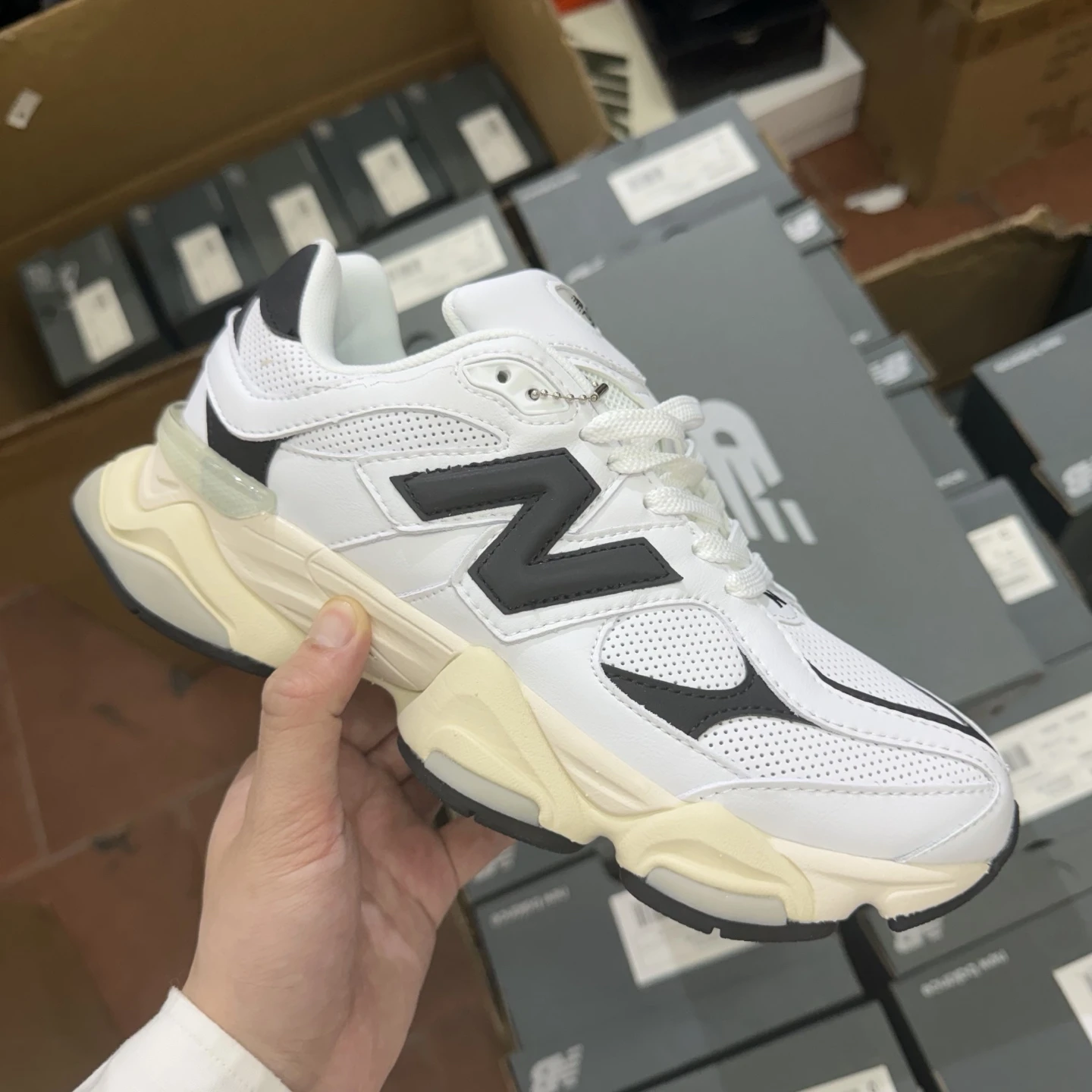 New Balance Chunky Runner Sneakers – White, Black & Cream