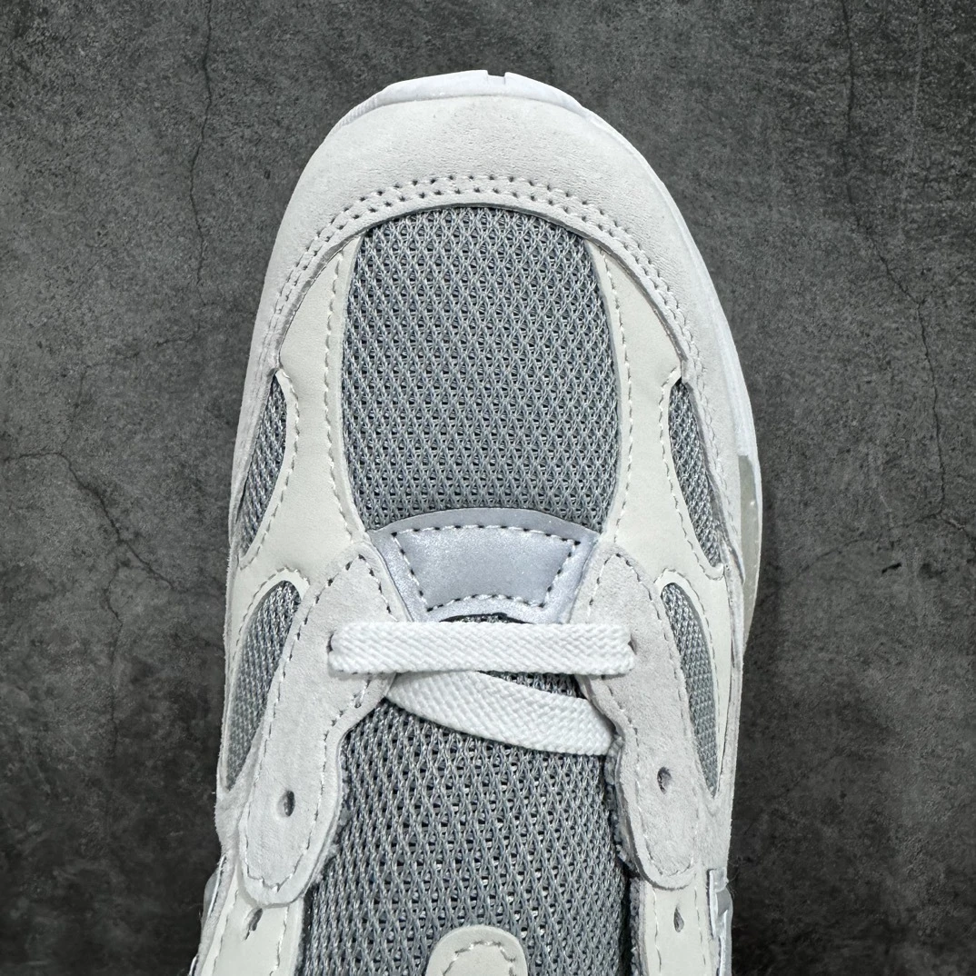 New Balance 992 Triple White Retro Sneakers