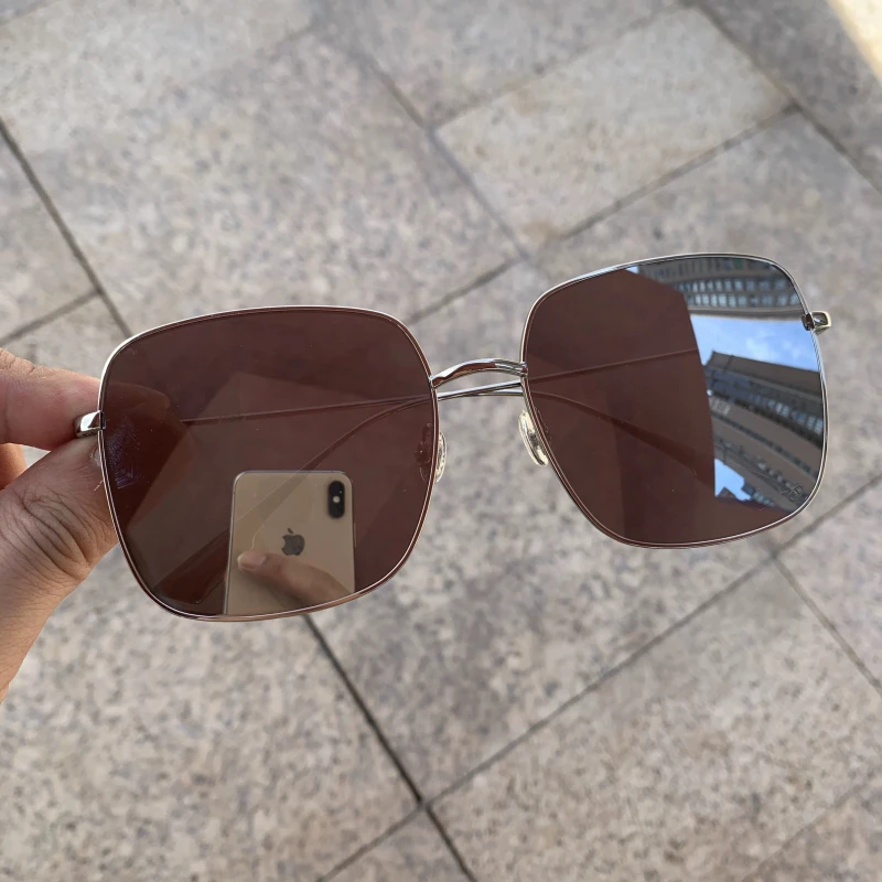 Chic Women's Sunglasses - Stylish UV Protection & Fashionable Eyewear