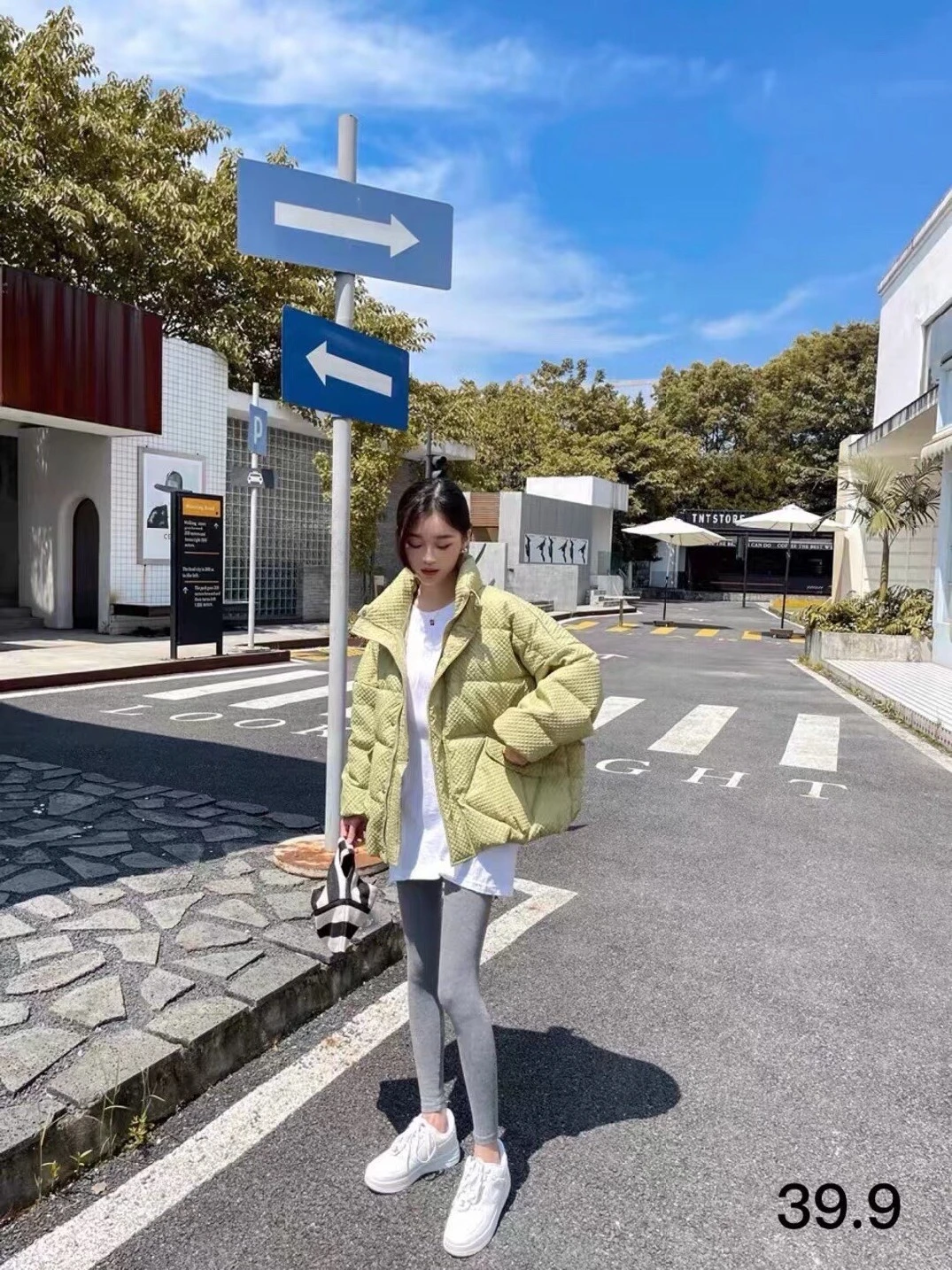Cozy Women's Winter Clothes: Stylish Sweaters, Jackets & More