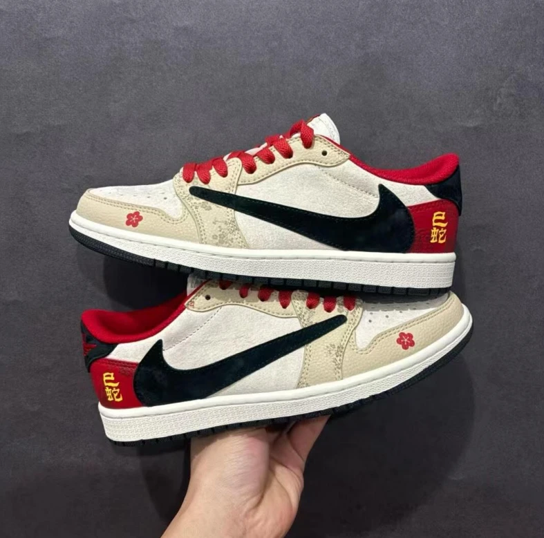 Nike SB Dunk Low Sneakers - Iconic Skate Shoes for Street Style