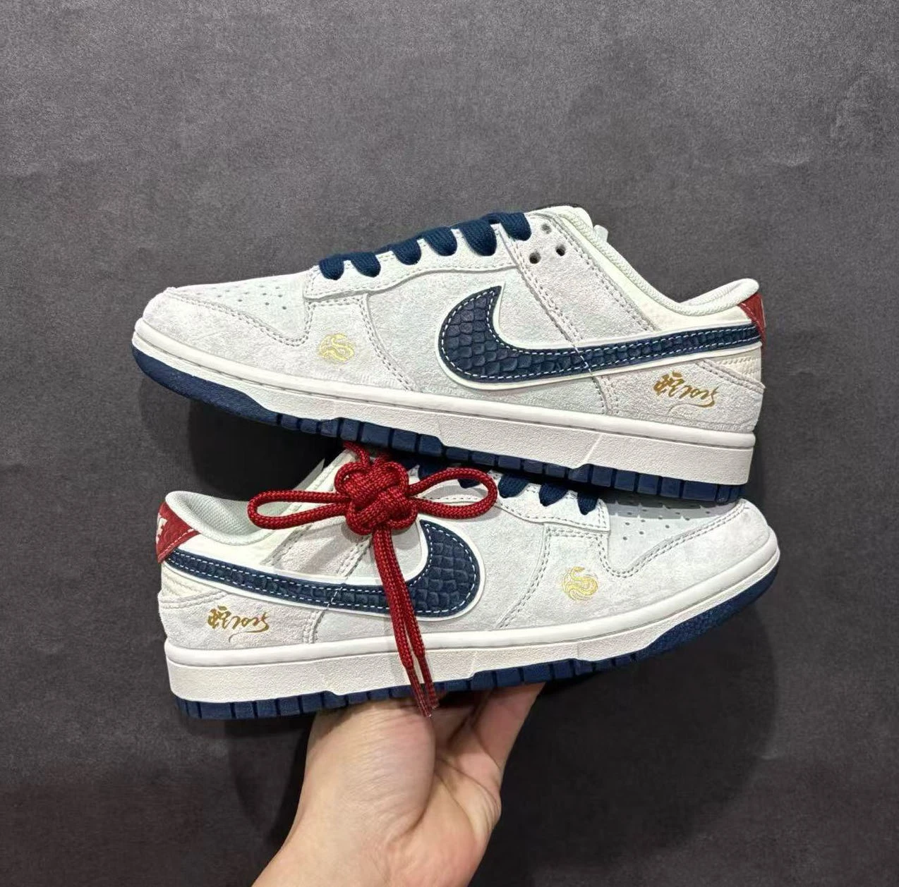 Nike Air Jordan 1 (AJ1) Retro High OG - Classic Basketball Sneakers