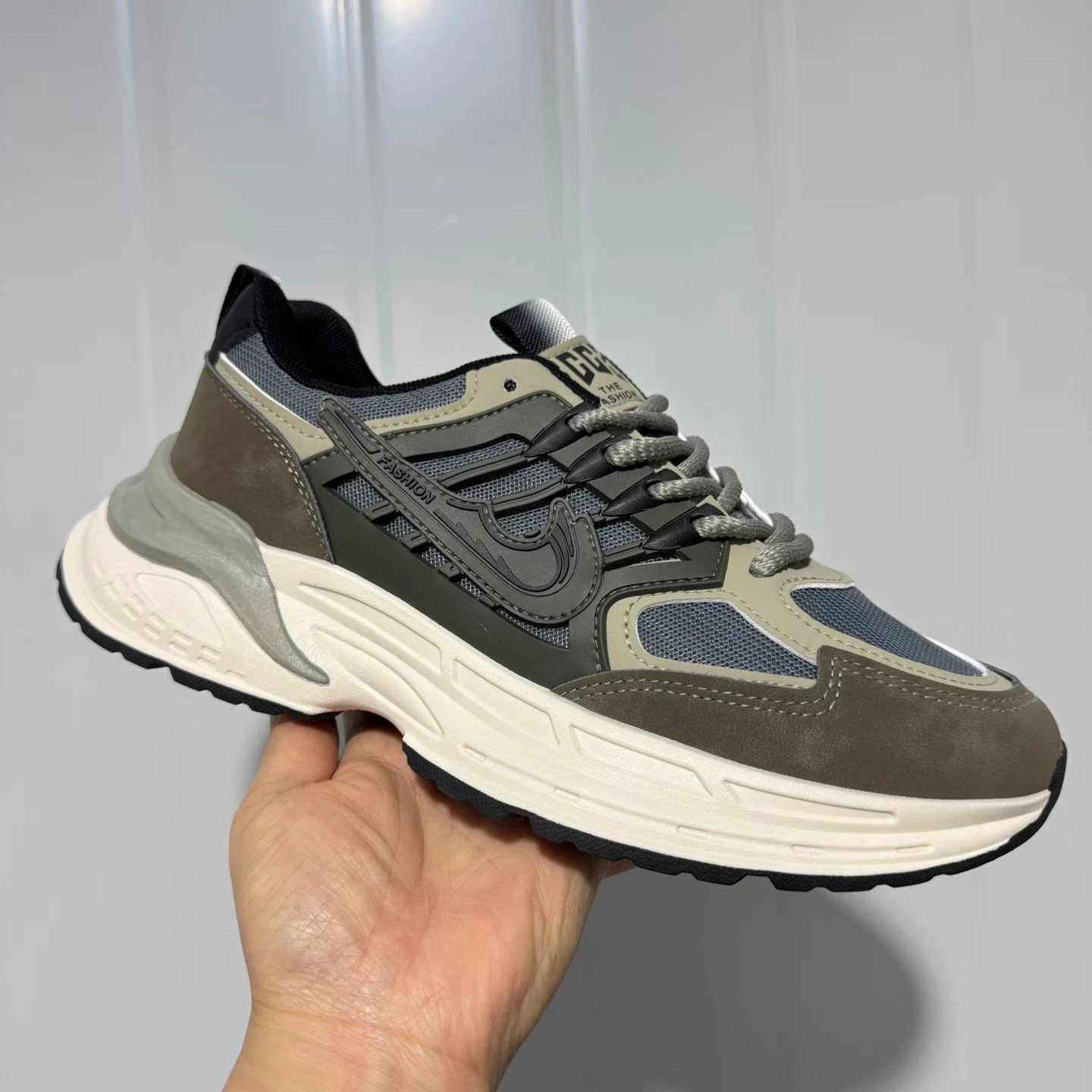 Men's Casual Shoes - Comfortable & Stylish Walking Sneakers