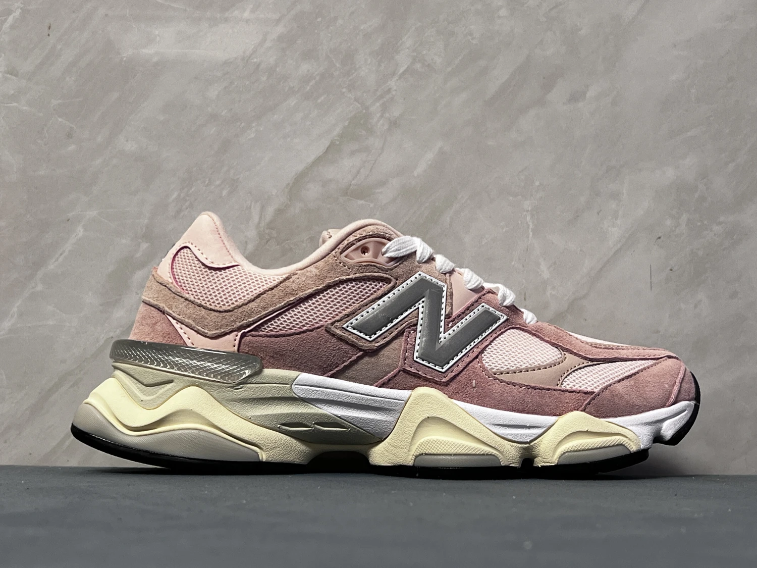 New Balance Pink Cream ABZORB Chunky Sneakers – Premium Retro Lifestyle Running Shoes