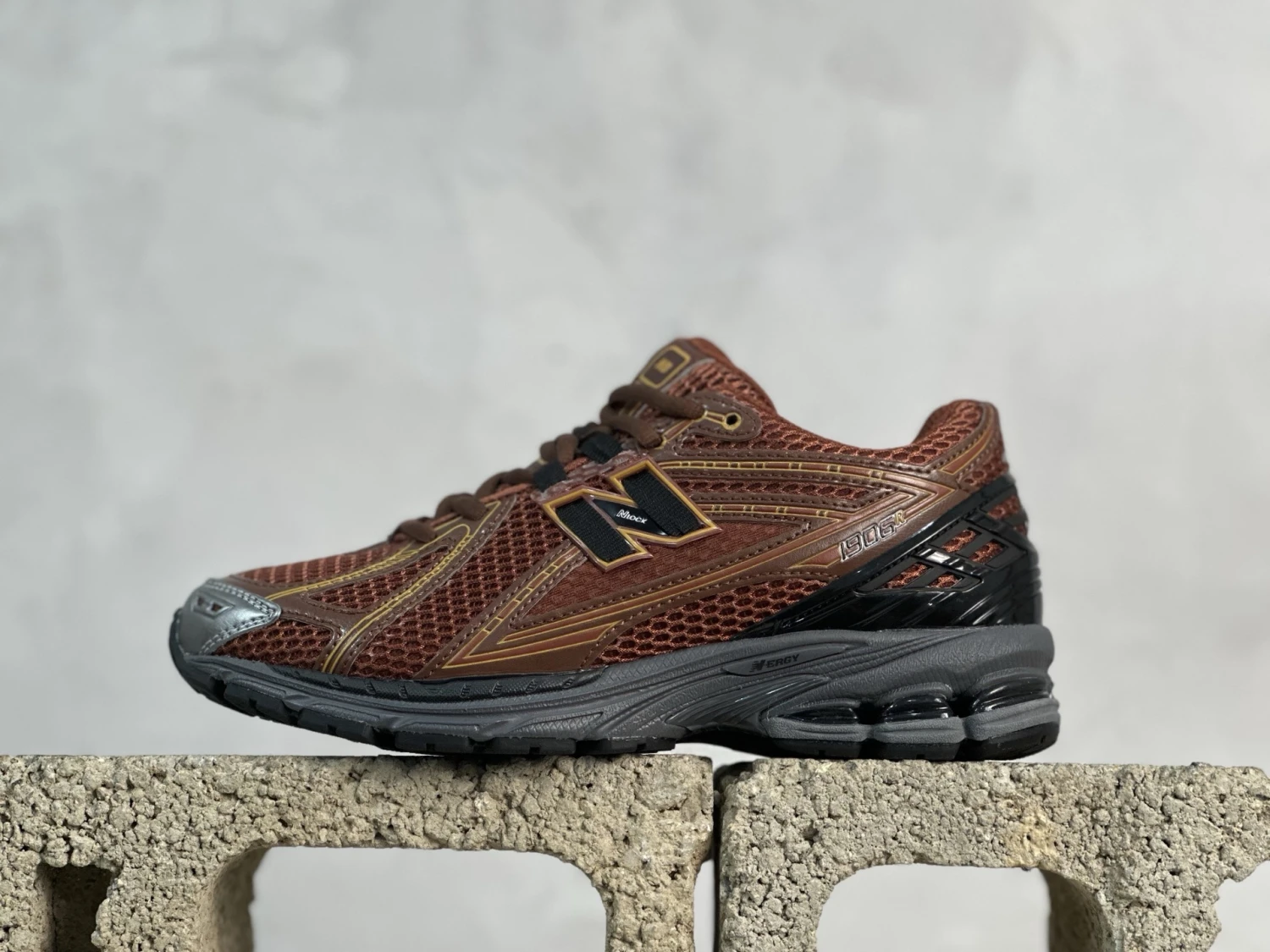 New Balance 1906R Copper Brown Performance Sneakers – Retro Mesh Running Shoes
