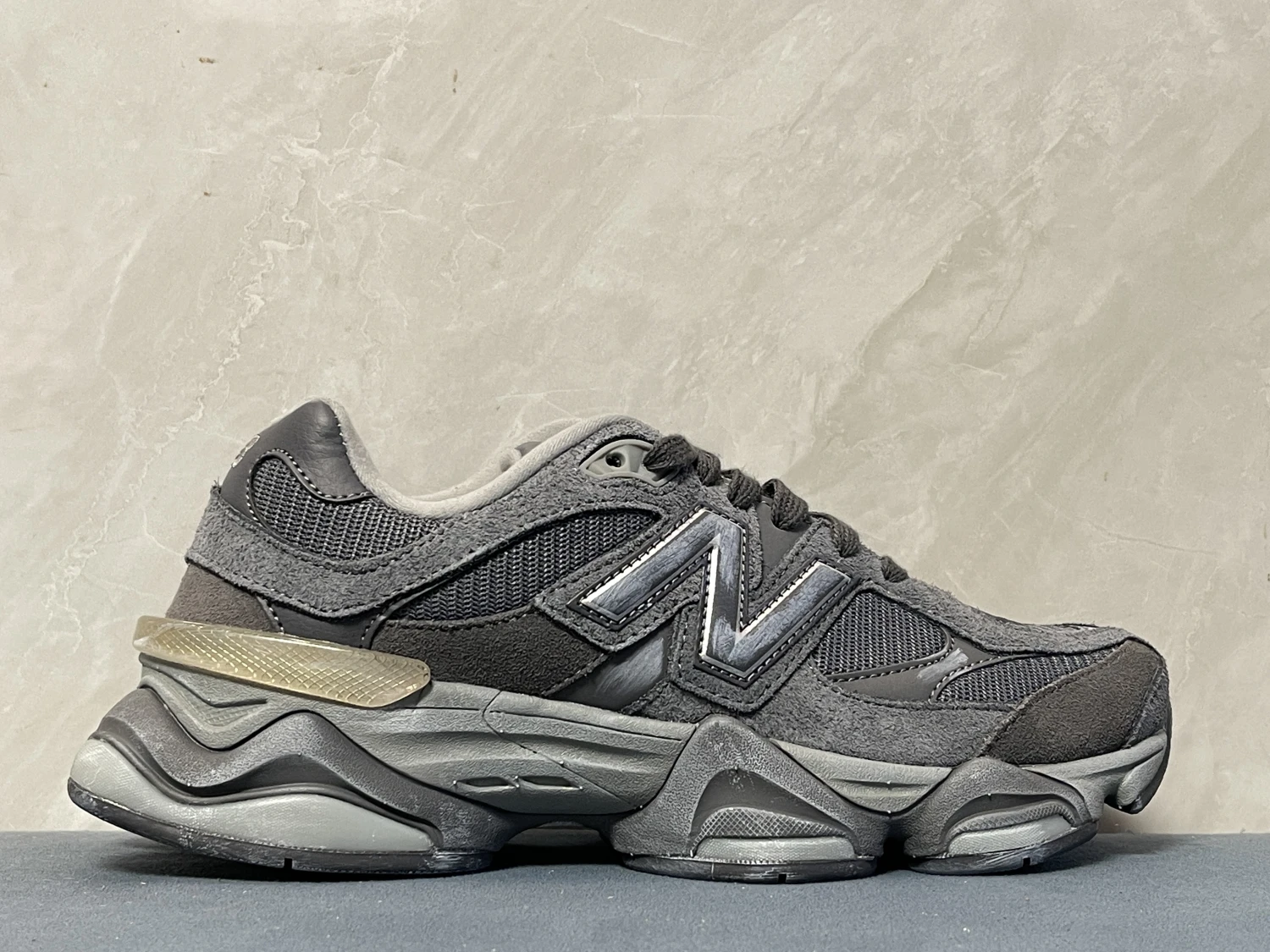 New Balance Triple Black Retro Runner Sneakers – Premium Suede Mesh Streetwear Lifestyle Shoes