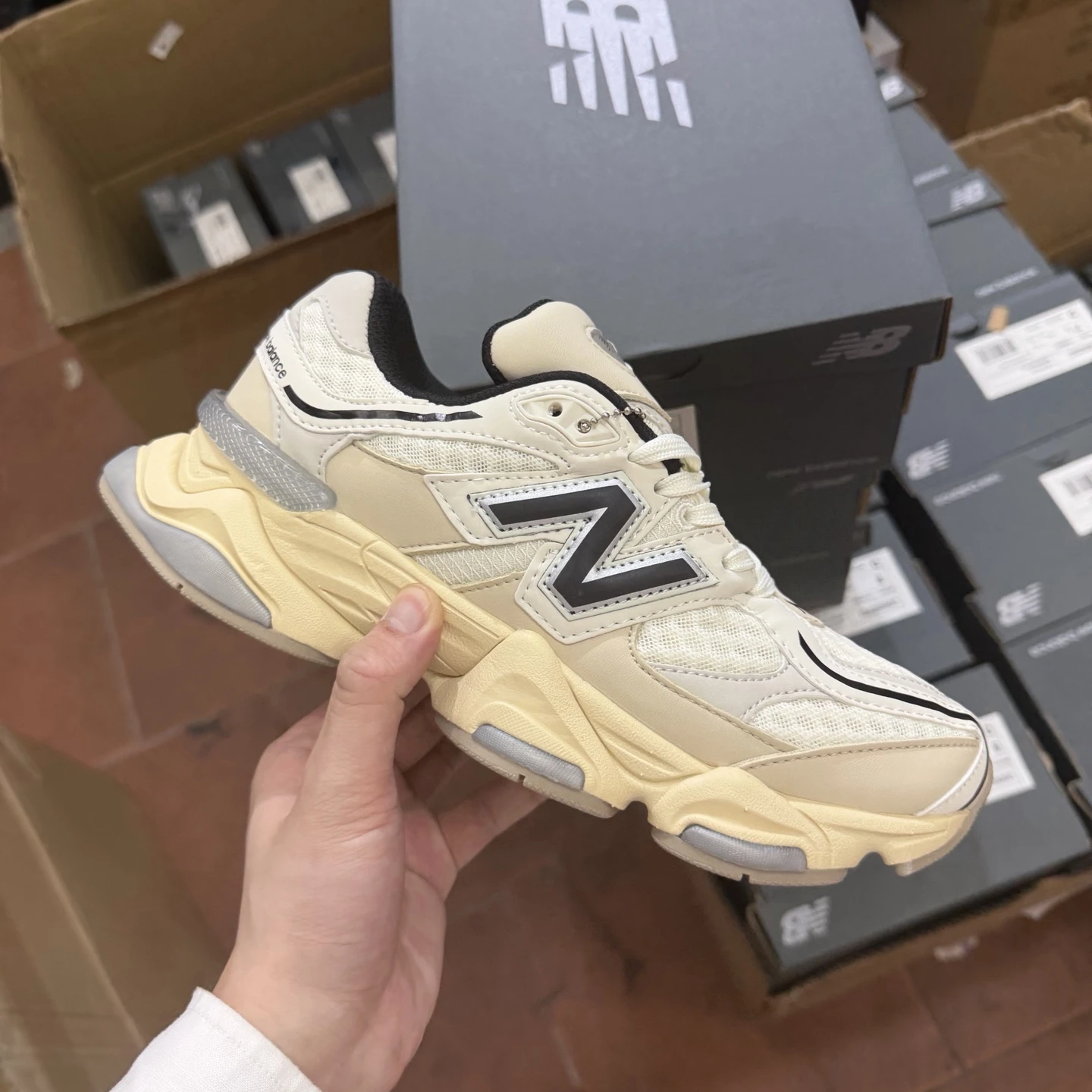 New Balance Chunky Runner Sneakers – Cream White, Beige & Black