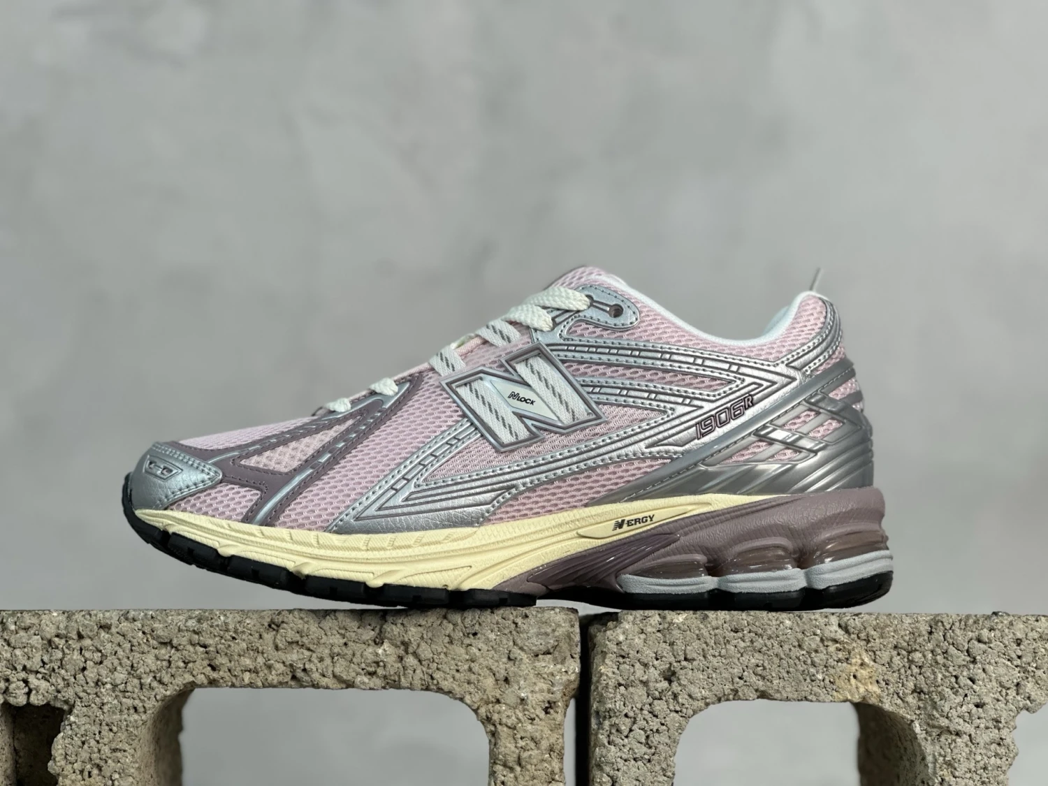 New Balance 1906R Soft Rose Running Sneakers