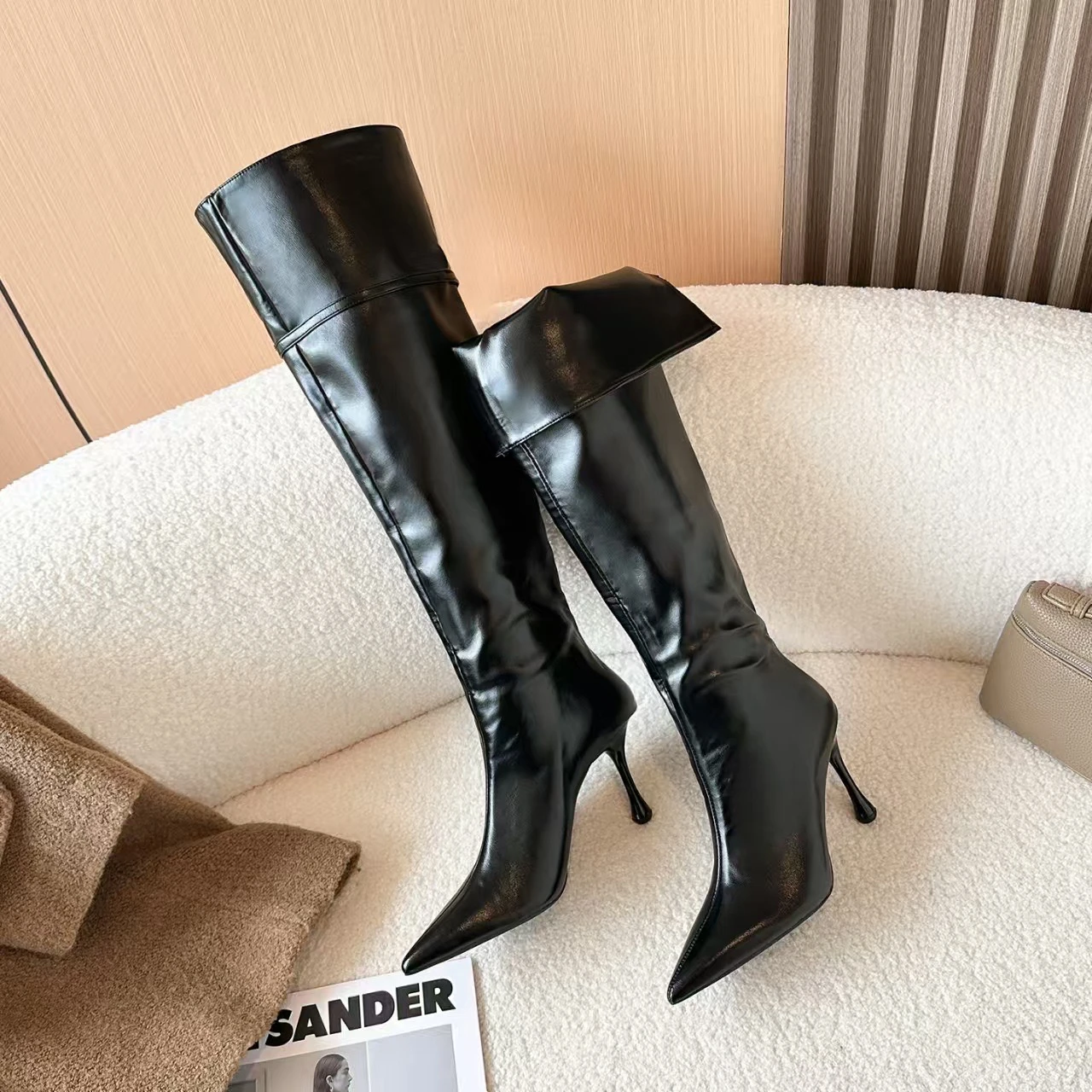 Affordable Men's & Women's Leather Shoes - Stylish & Versatile