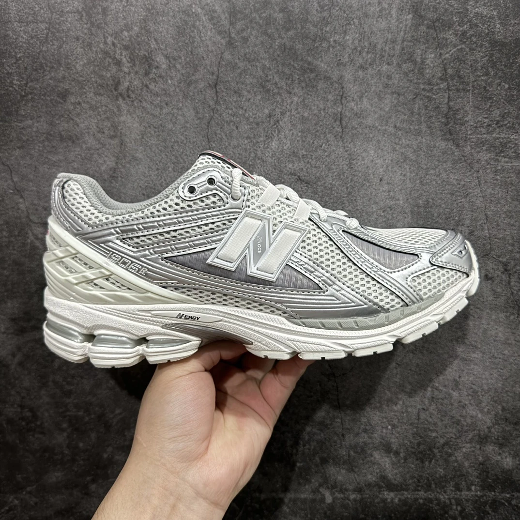 New Balance 1906R Silver White Metallic Running Sneakers – Premium Retro Tech Lifestyle Shoes