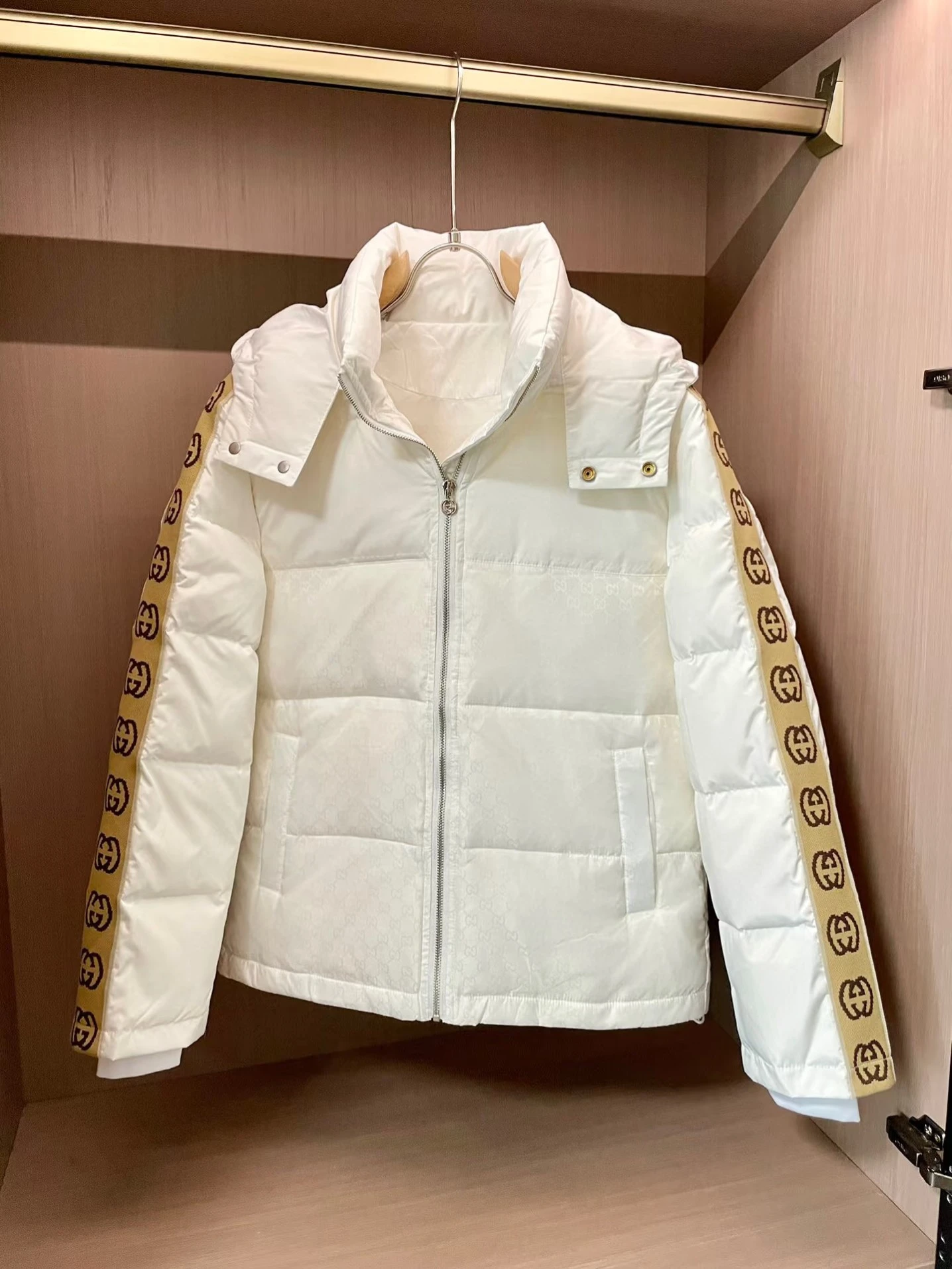 Gucci Down Jacket - Luxurious Puffer Coat for Men & Women | Shop Now