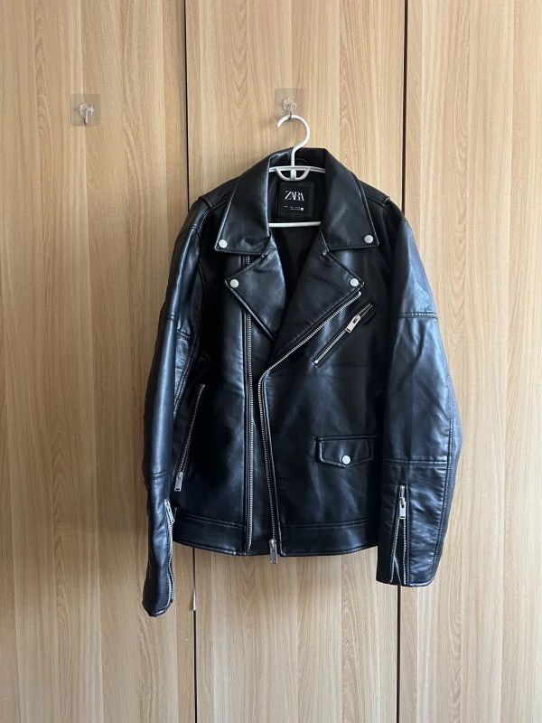 Zara Men's Stylish Bomber Jacket - Versatile & Modern Outerwear