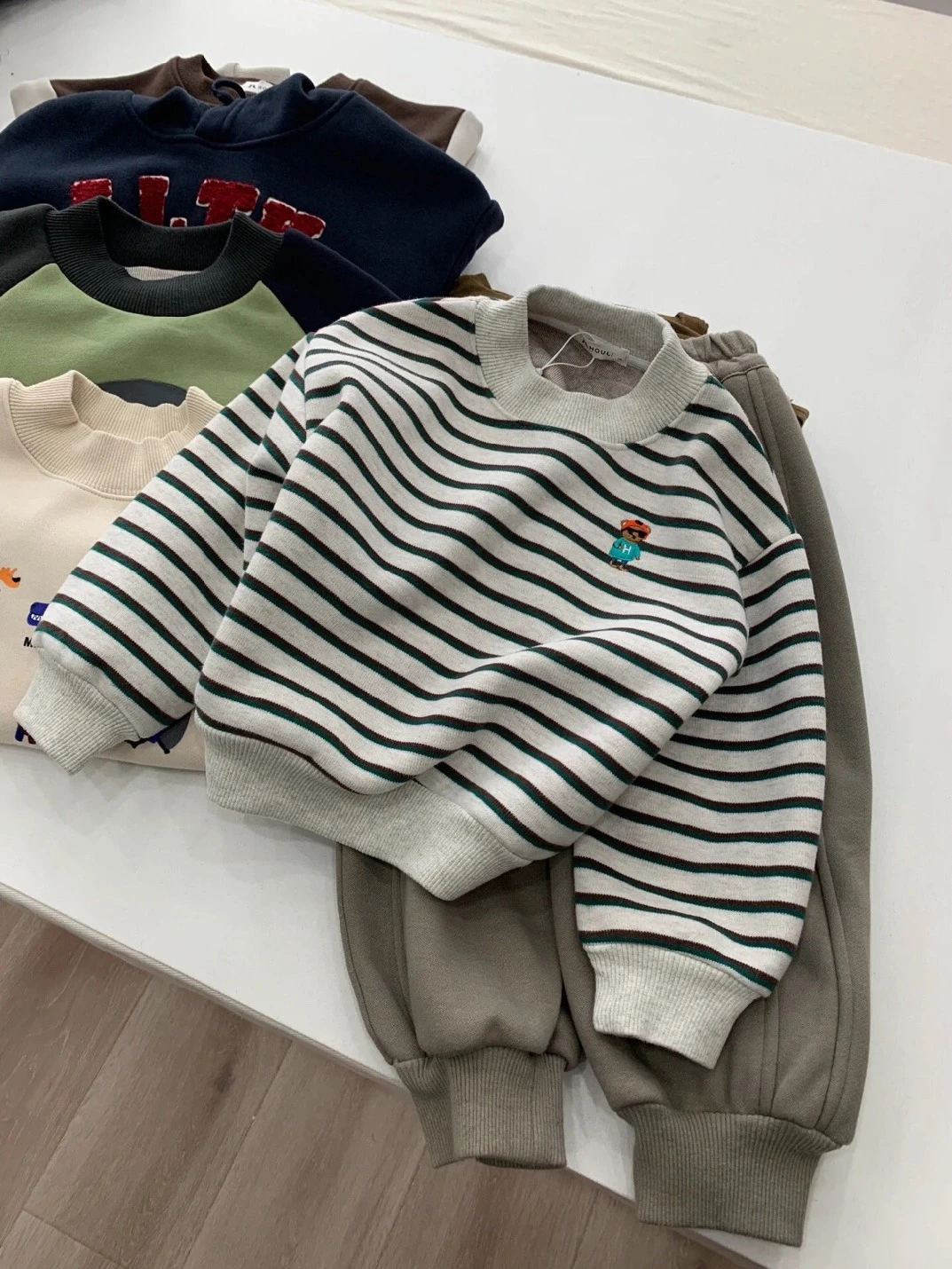 Kids Round Neck Sweatshirt - Cozy & Comfortable Pullover for Boys & Girls