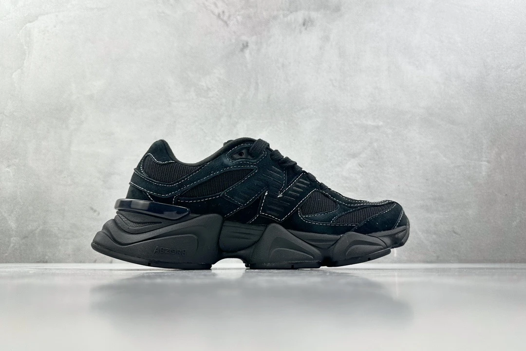 New Balance Triple Black Chunky Sneakers