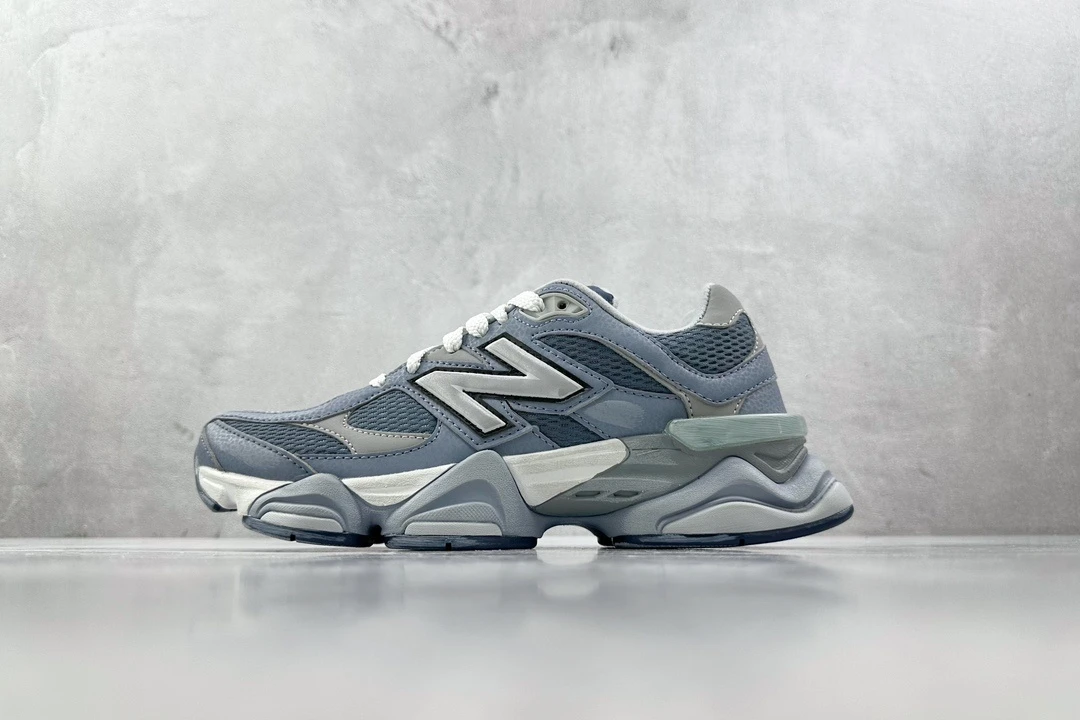 New Balance Ice Blue Chunky Sneakers