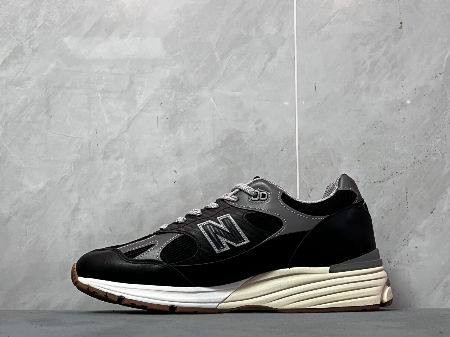 New Balance Black Grey Retro Runner Sneakers – Premium Lifestyle Cushion Streetwear Shoes