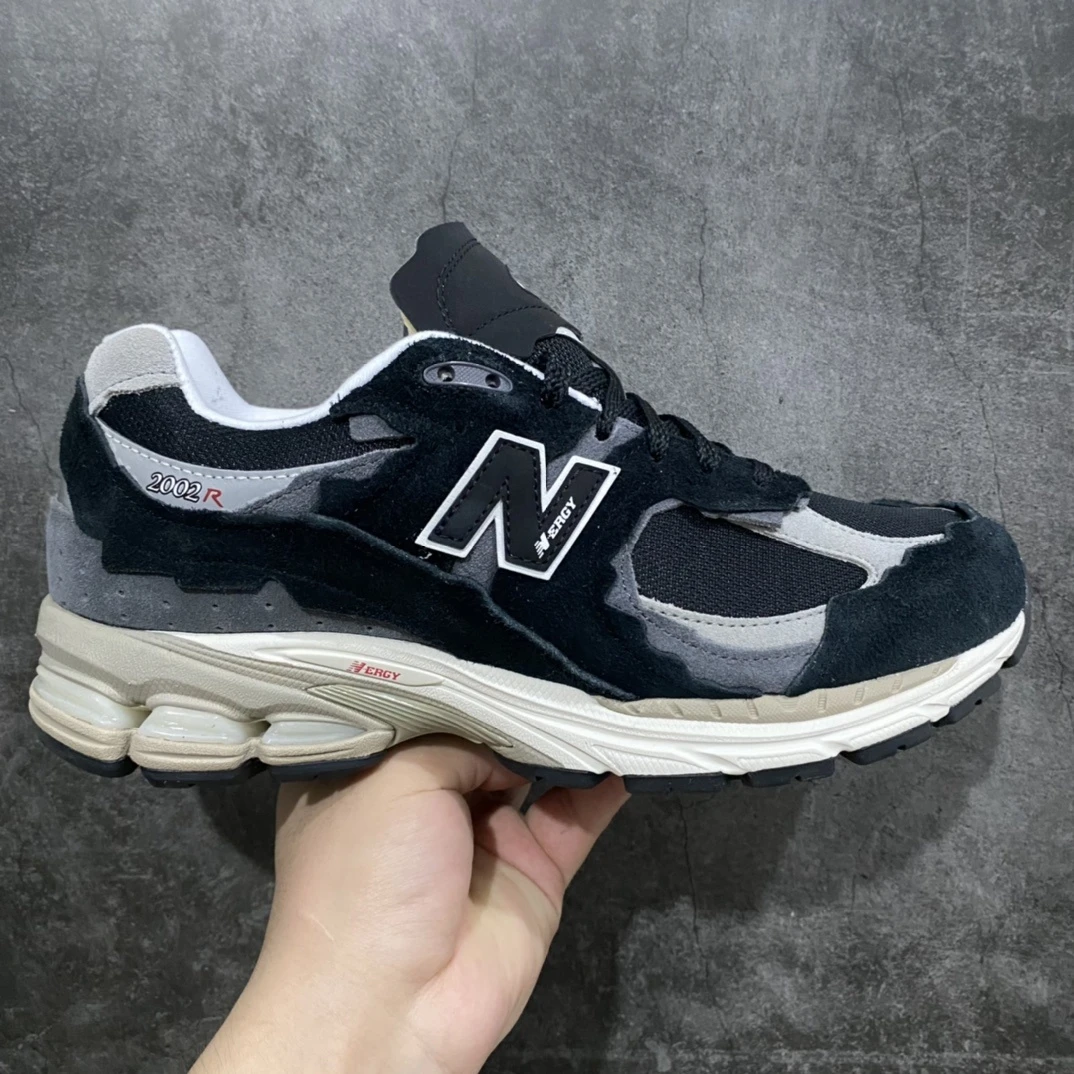 New Balance 2002R Protection Pack Black Grey Retro Running Sneakers – Premium Distressed Suede Streetwear Shoes With N-ergy Cushioning