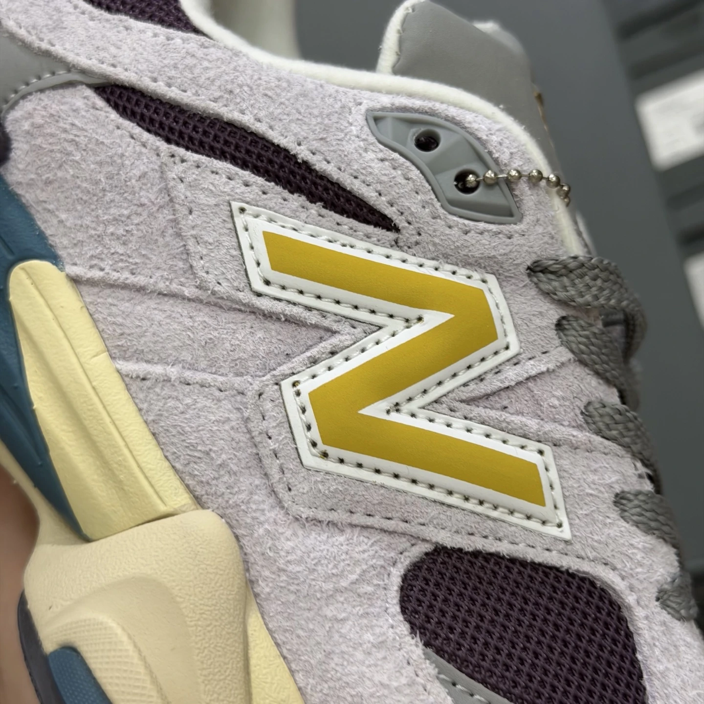New Balance Chunky Runner Sneakers – Light Grey, Yellow & Steel Blue