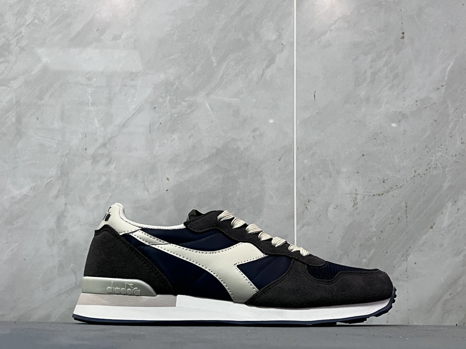 Diadora Retro Runner Sneakers – Navy Black White