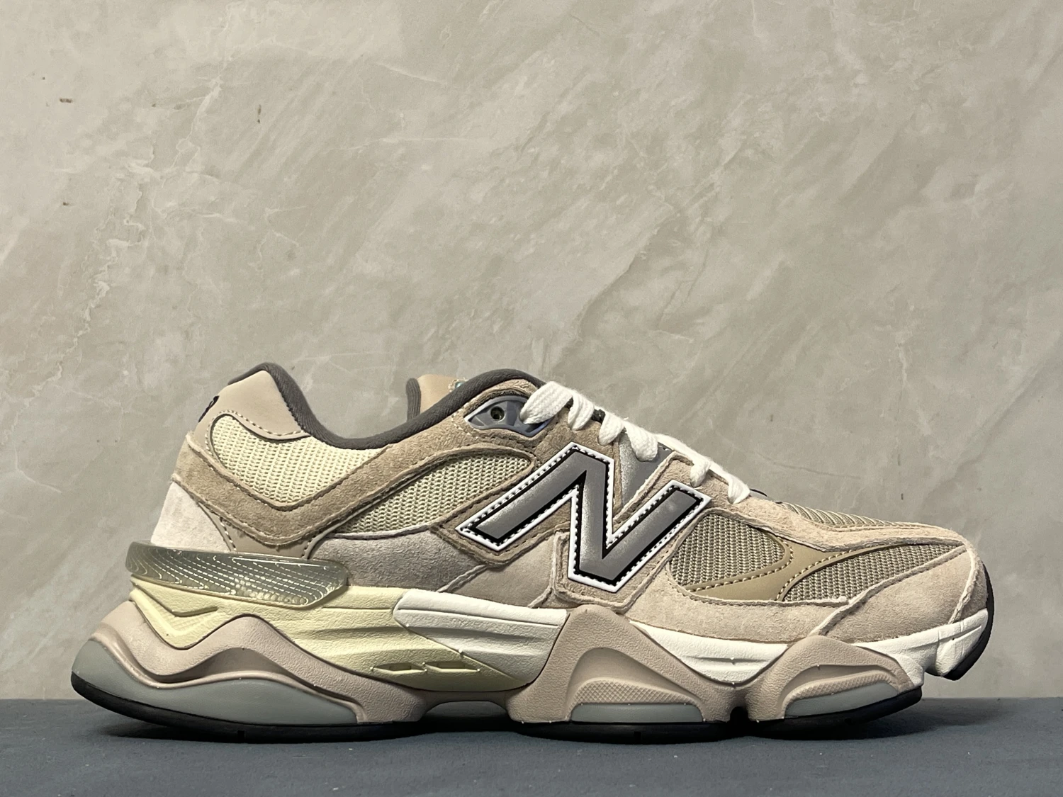 New Balance Beige Taupe Retro Runner Sneakers – Premium Suede Mesh Lifestyle Streetwear Shoes