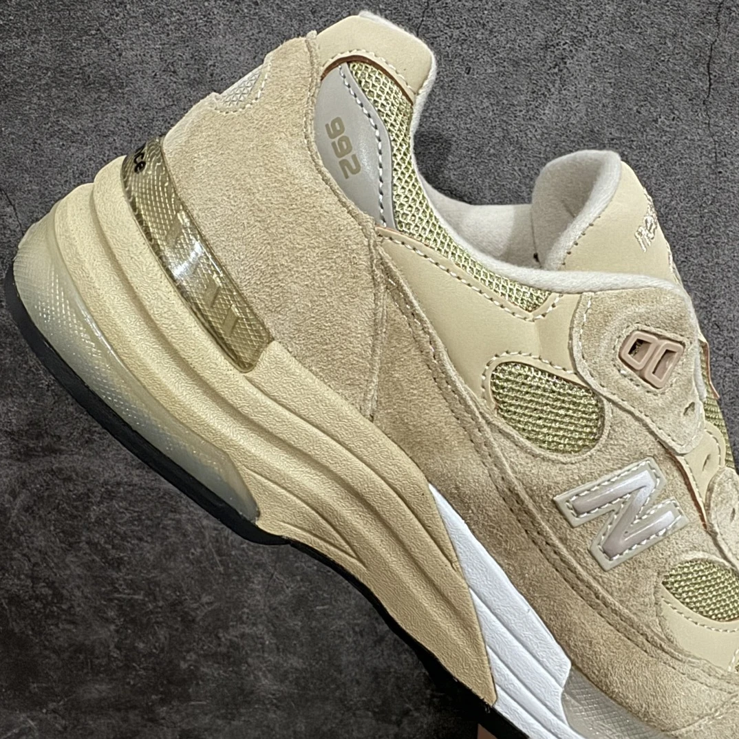 New Balance 992 Sand Beige Retro Sneakers
