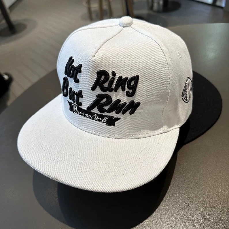 Classic Peaked Cap - Comfortable & Stylish Baseball Hat for All Seasons