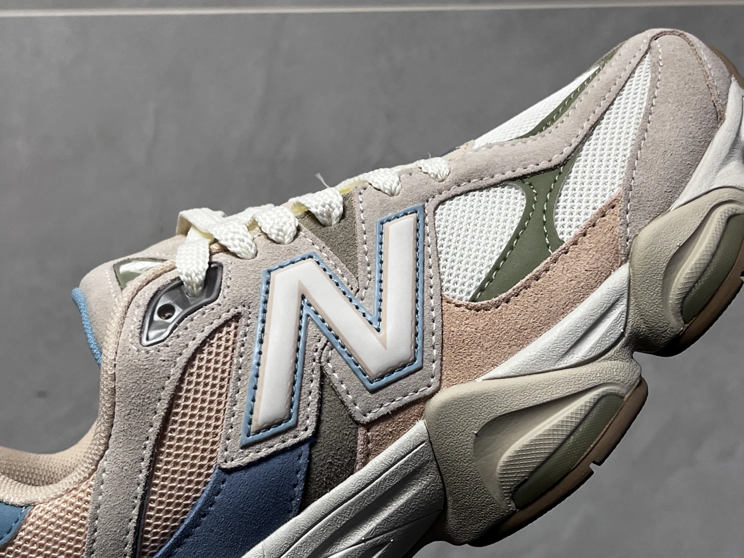 New Balance Pastel Multi-Tone ABZORB Chunky Sneakers – Premium Retro Lifestyle Running Shoes