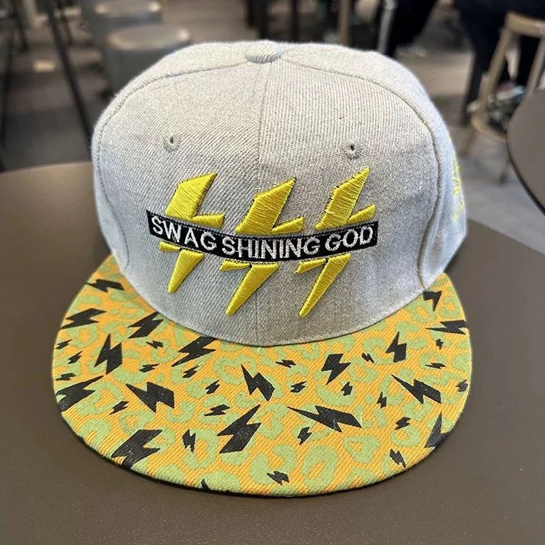 Classic Peaked Cap - Comfortable & Stylish Baseball Hat for All Seasons