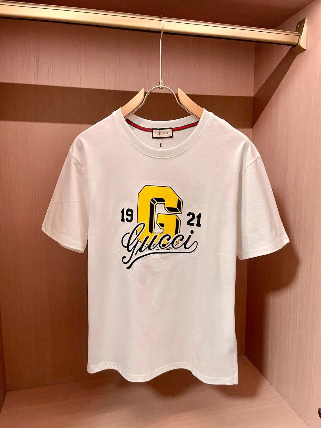 Chic Modern Trendy T-shirt - Premium Soft Cotton Unisex Tee