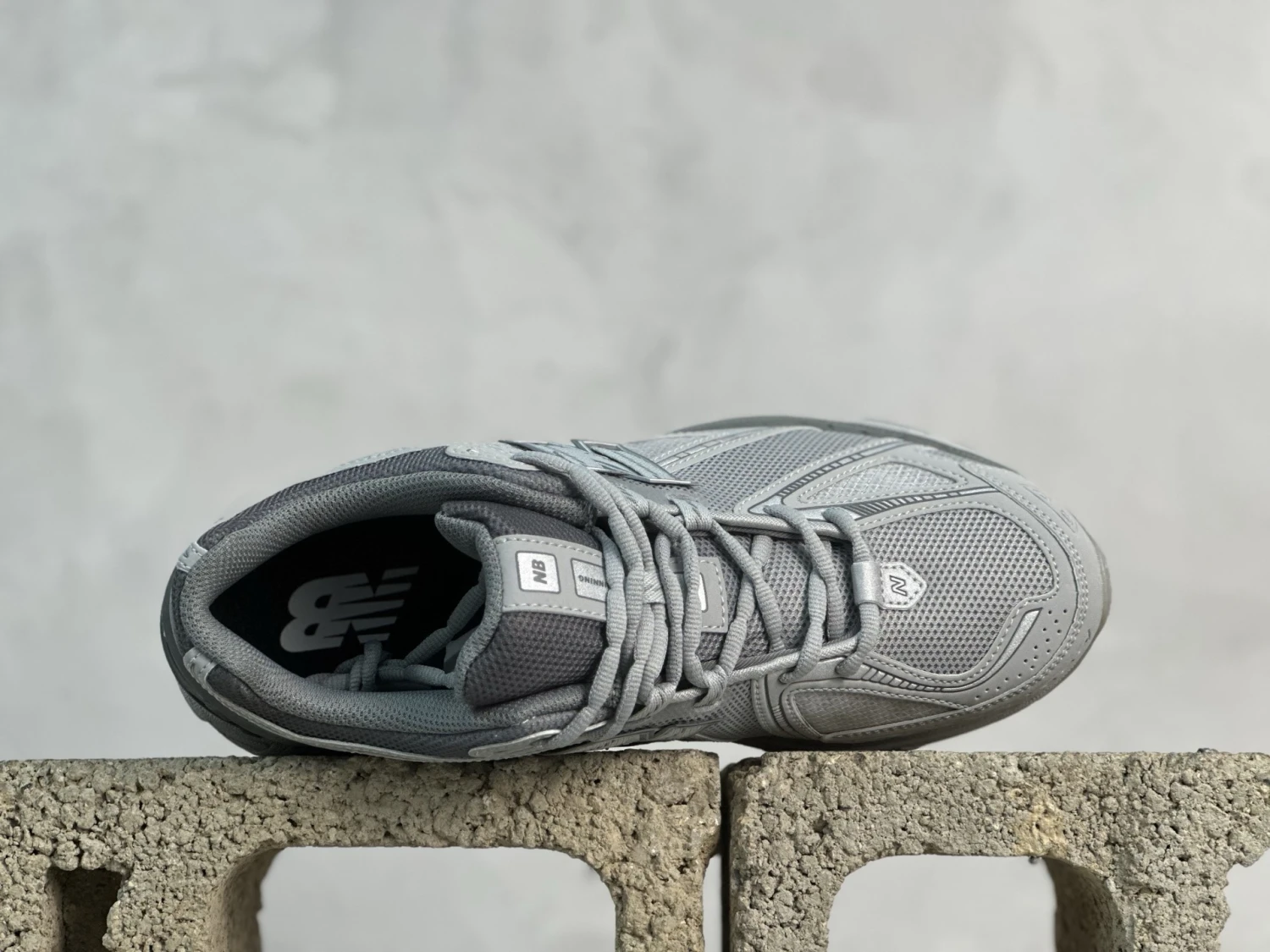 New Balance Silver Grey Retro Runner Sneakers – Lightweight Mesh Lifestyle Shoes