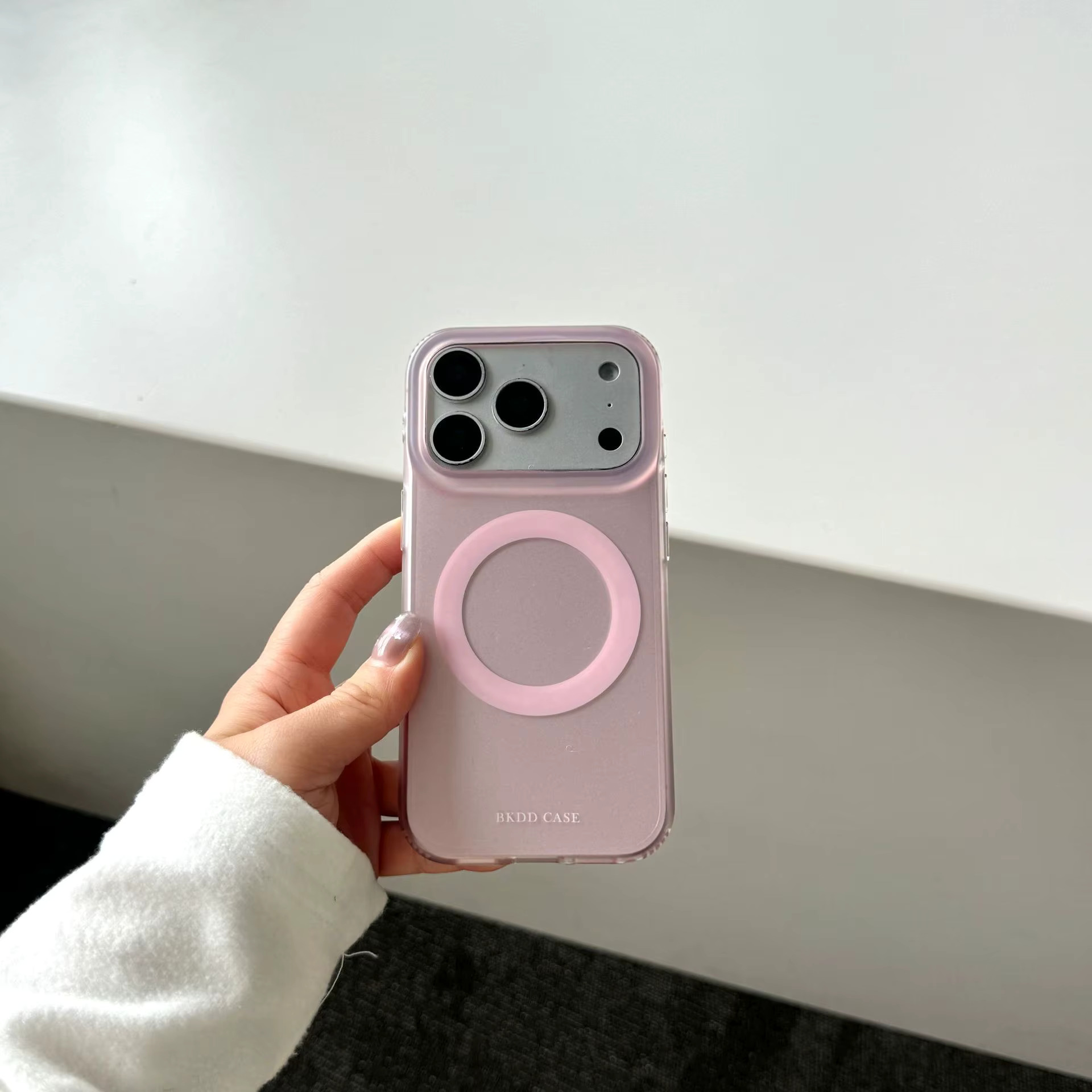 iPhone 15 Pro Max Silver Oil Magnetic Case - Pink