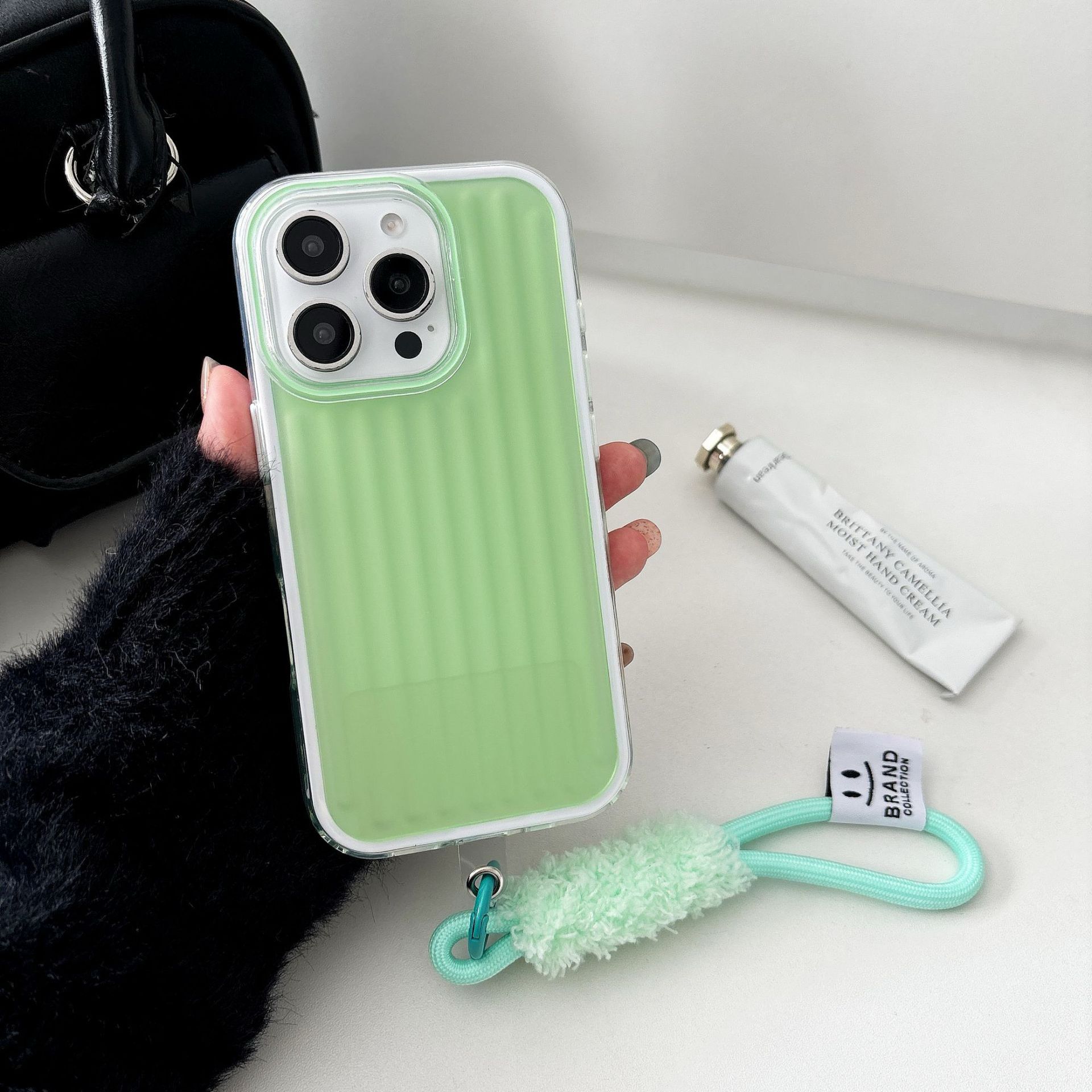 iPhone 15 Pro Max 3 In 1 Corrugated Case With Hand Rope Green