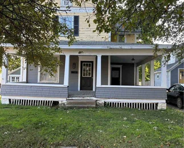 Victorian Fixer-Upper Opportunity in Creston for Investors-$24,900