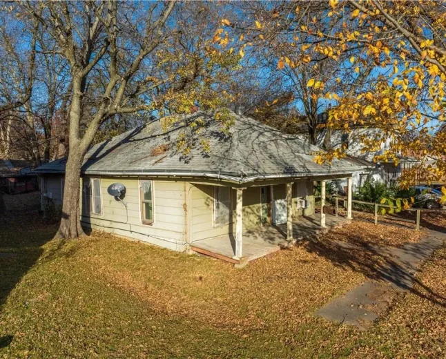 Neodesha Investment Home Near Main Street and Schools - $20,000