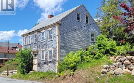 $145,451 Lunenburg Georgian Restoration: Historic 1826 McLaughlin House