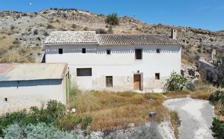 €110,000.Galera Farmhouse: Renovation Project with Cave Apartment Potential