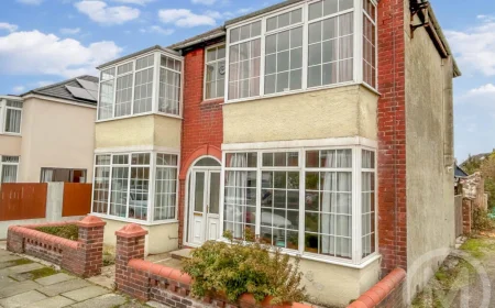 £134,950 Blackpool Detached Home £134k: Upgrade Opportunity Near Layton Station