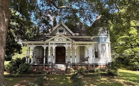 $230,000 Iconic 1892 Otts-Calhoun House Lists in Greensboro, AL