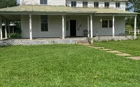 $99,900 Historic Russellville Mansion Opportunity | 6-Bed, 3-Acre Estate
