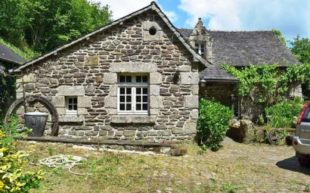 $149,938 Charming Plounevezel Stone House: Your Brittany Countryside Getaway