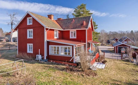 $145,747 Charming Rejmyre Lakeside Home: Historic Swedish Idyl