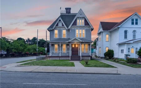 $195,000 Historic Cleveland Colonial: 7-Bed Gem with Endless Potential