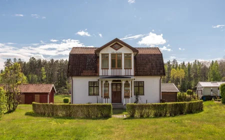 $51,002 Renovation Opportunity: Rejmyre Villa with Historic Charm, SEK 495,000