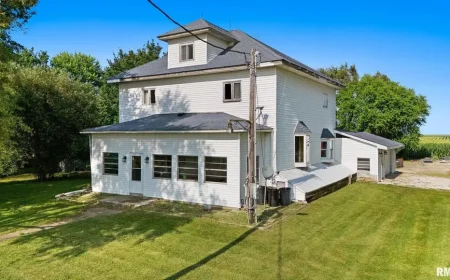 $190,000 Toluca, IL Country Home: 2 Acres, RV Pad & Chicken Coop
