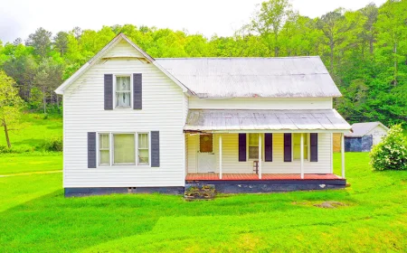$130,000 Manchester, KY: Rural 3-Bed Home on 20.01 Acres