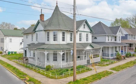 $180,000 Classic Seaford Victorian at 402 E Poplar St