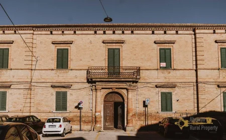 $133,918 Historic Monteodorisio Palazzo Apartment: 215sqm Charm Near Vasto