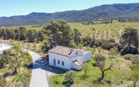  €125,000. Villena Country House: 30 Acres for €125k in Spain